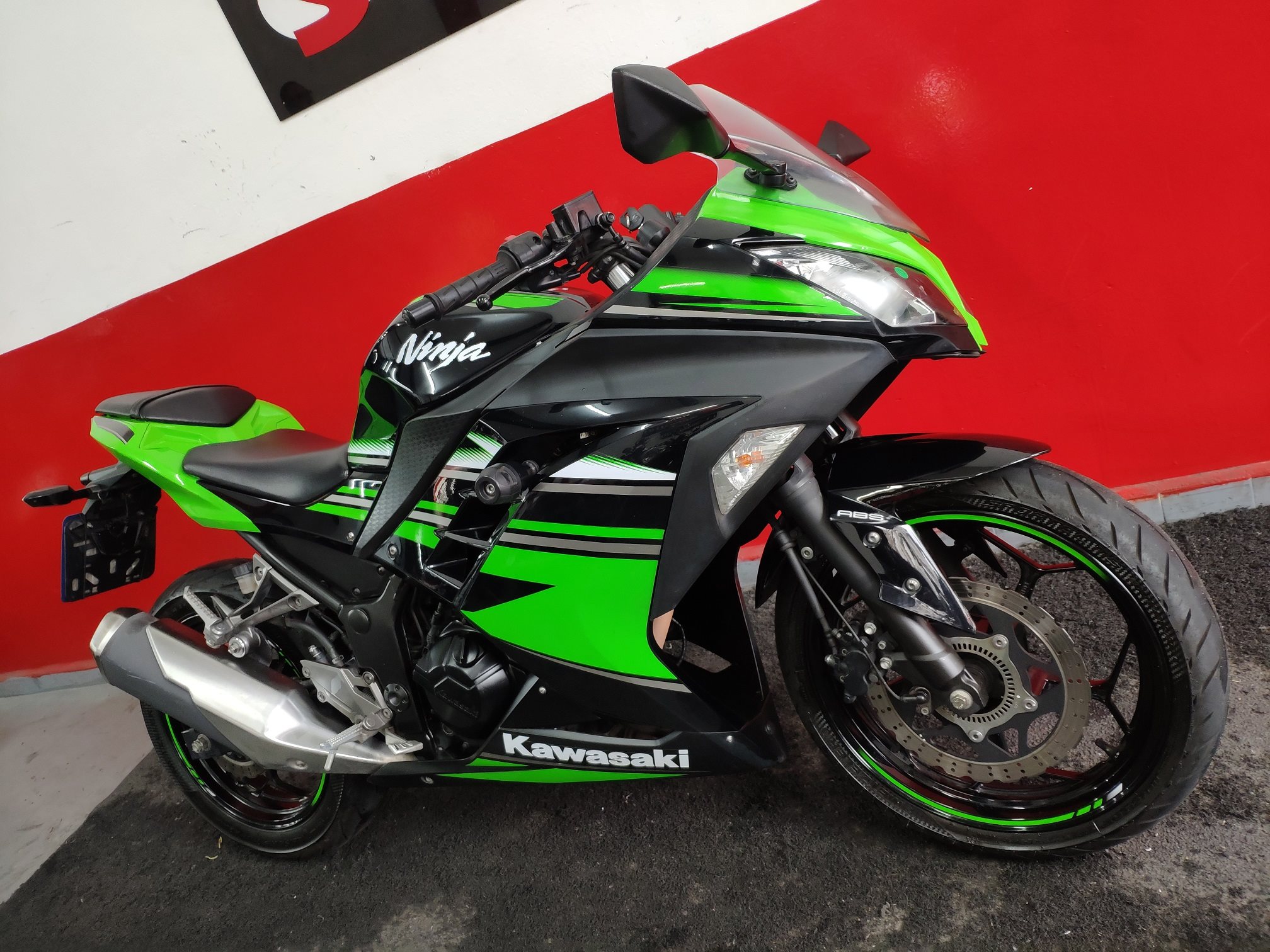 Foto do produto Kawasaki Ninja 300 ABS Limited Edition